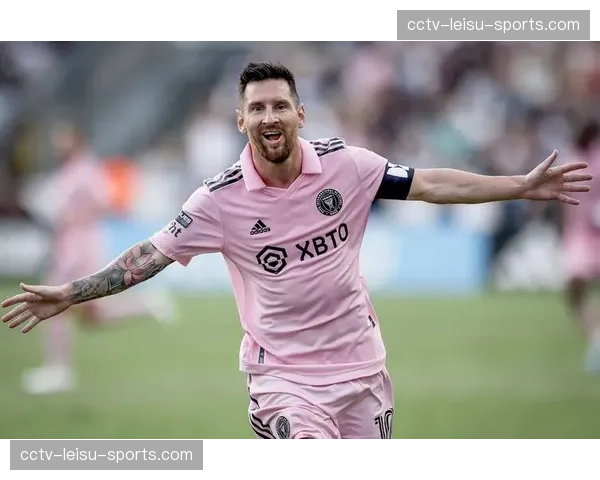 迈阿密赛场花絮：突如其来的降雨打断比赛，球员与球童在更衣室玩起桌上足球